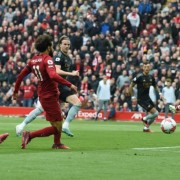  阿森纳门将低级失误，伯恩茅斯补时扳平抢关键一分  