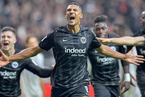  法兰克福主帅战术调整成功逆袭战胜拜仁慕尼黑  