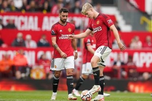  霍伊伦德首秀破门曼联战平伯恩利收尾