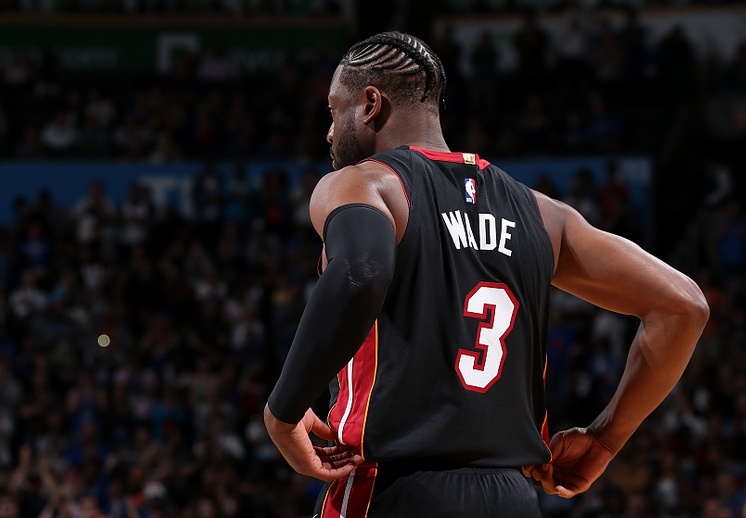  尼斯中场大师达成三百场里程碑 获定制纪念球衣  