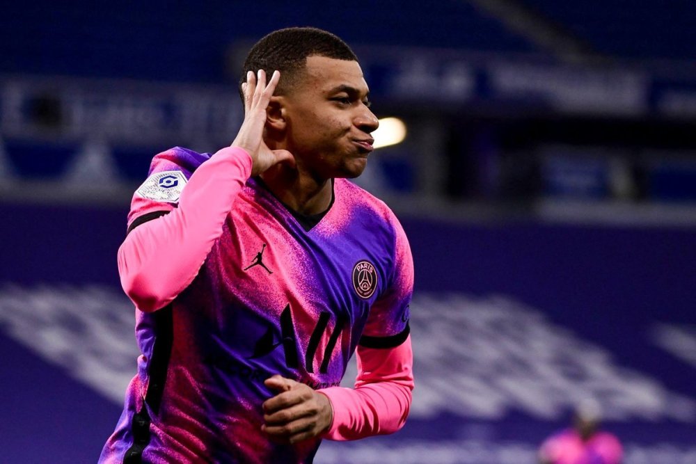  法甲揭幕战巴黎狂轰四球，梅西献助攻帽子戏法  